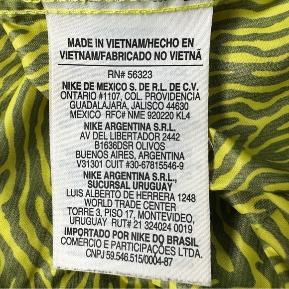 Nike Foldaway Light Running Safari Print
Jacket. Size Medium - Picture 9 of 12